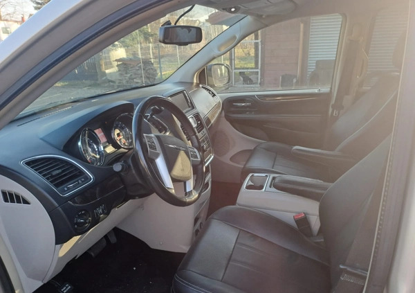 Chrysler Town &amp; Country cena 64900 przebieg: 179000, rok produkcji 2016 z Sochaczew małe 37